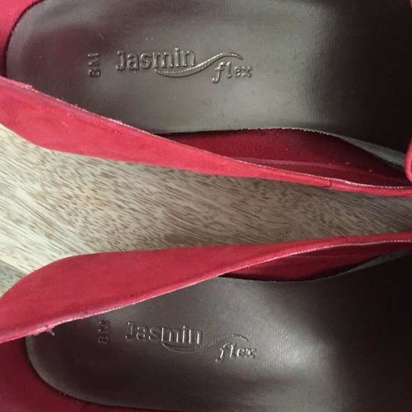 Jasmin Flex Red Suede Gold Hardware Penny Loafer Size 8M - Picture 6 of 9